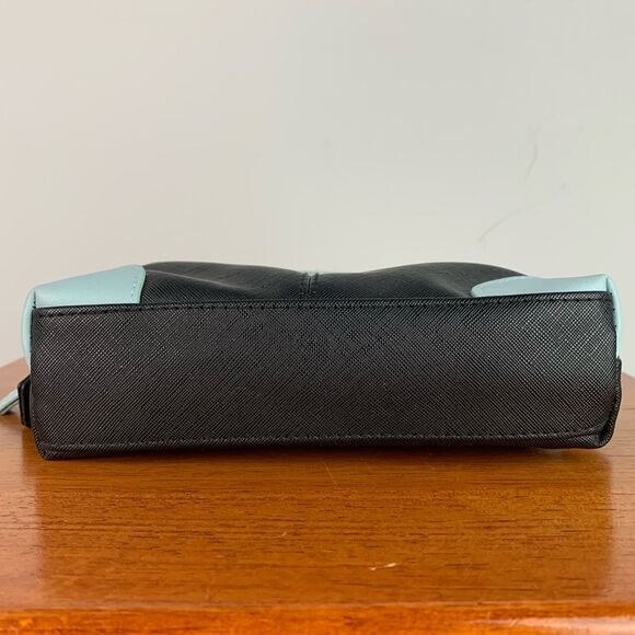 Bric’s exclusively for Qatar airways cosmetic small pouch bag - Picture 3 of 10